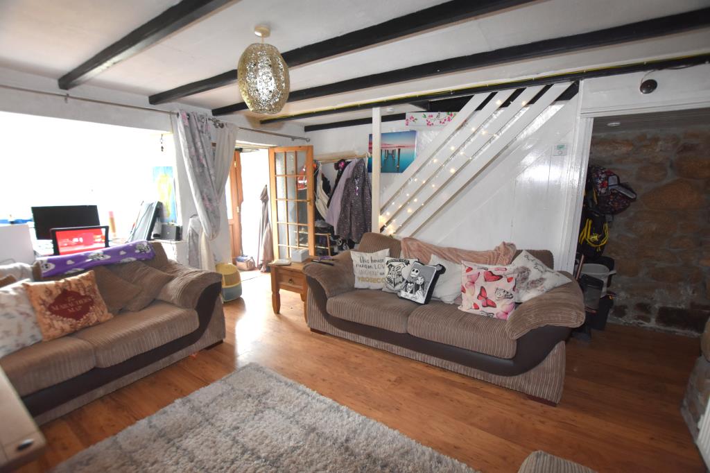 Lot: 45 - FREEHOLD RESIDENTIAL INVESTMENT - 